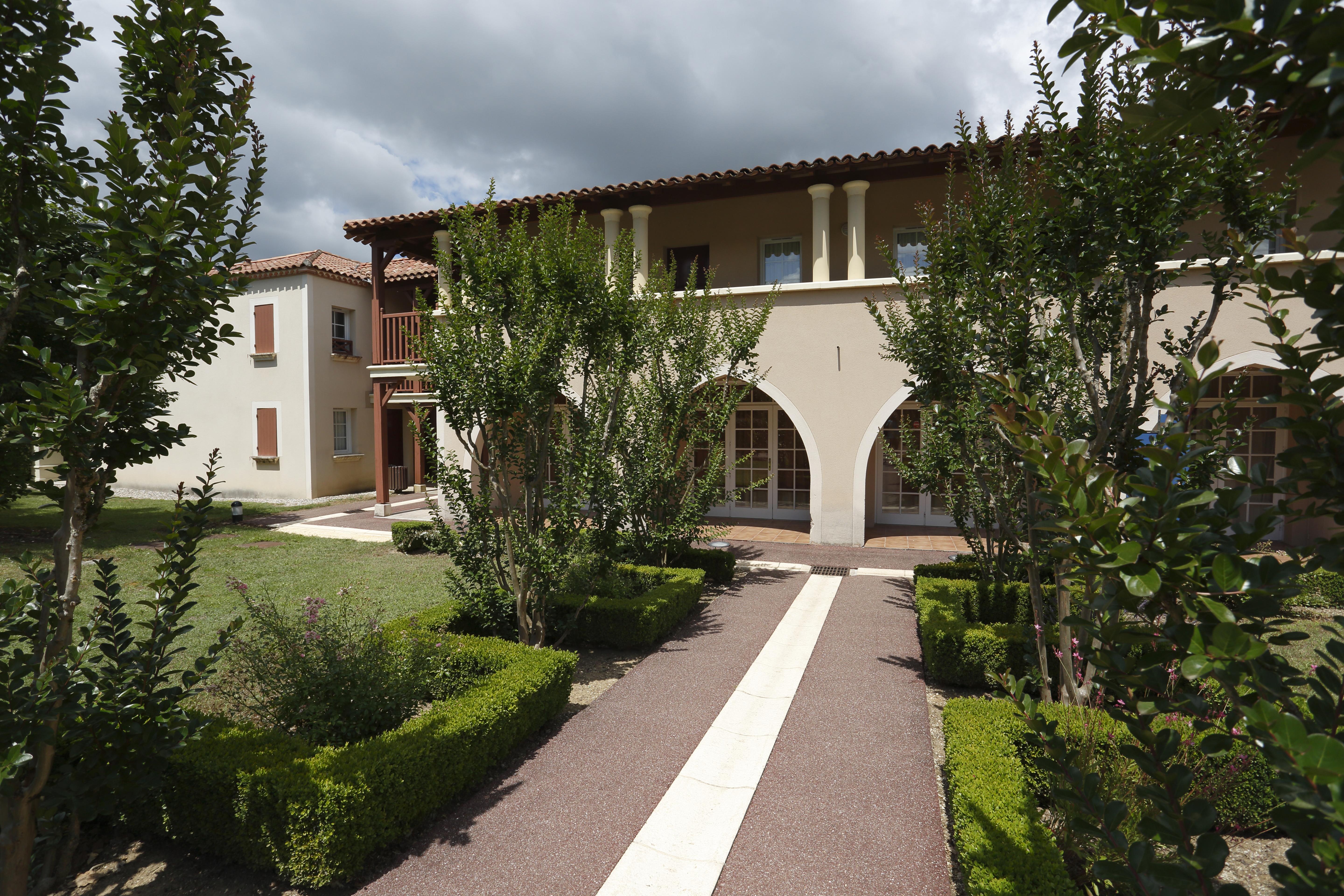 Mondesir Aparthotel 3*